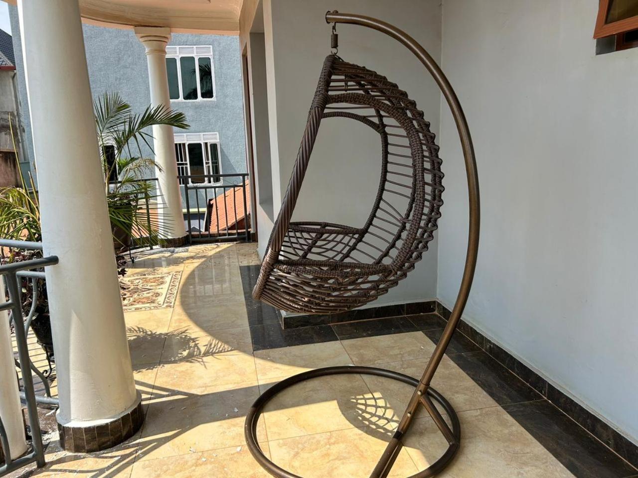 The Vibrant Lodge Gacuriro Kigali Buitenkant foto