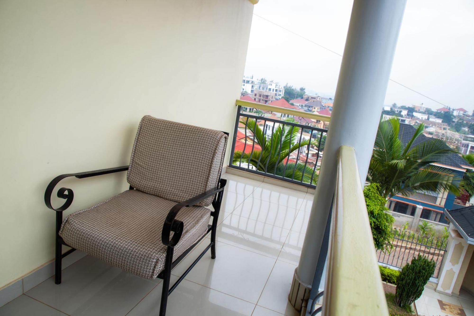 The Vibrant Lodge Gacuriro Kigali Buitenkant foto
