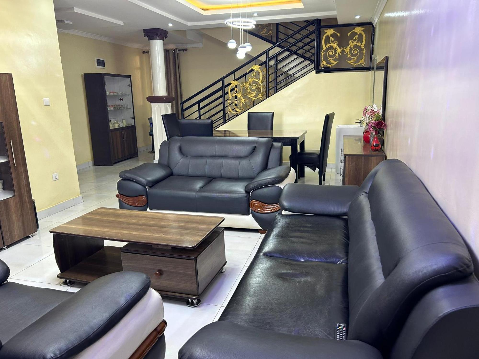 The Vibrant Lodge Gacuriro Kigali Buitenkant foto
